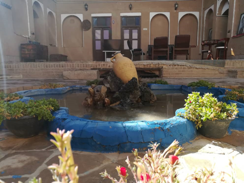 Golkar Hostel in Yazd