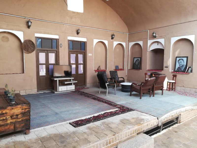 Golkar Hostel in Yazd