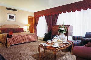 Parsian Esteghlal International Hotel
